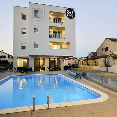 Arancini Aparthotel 4*